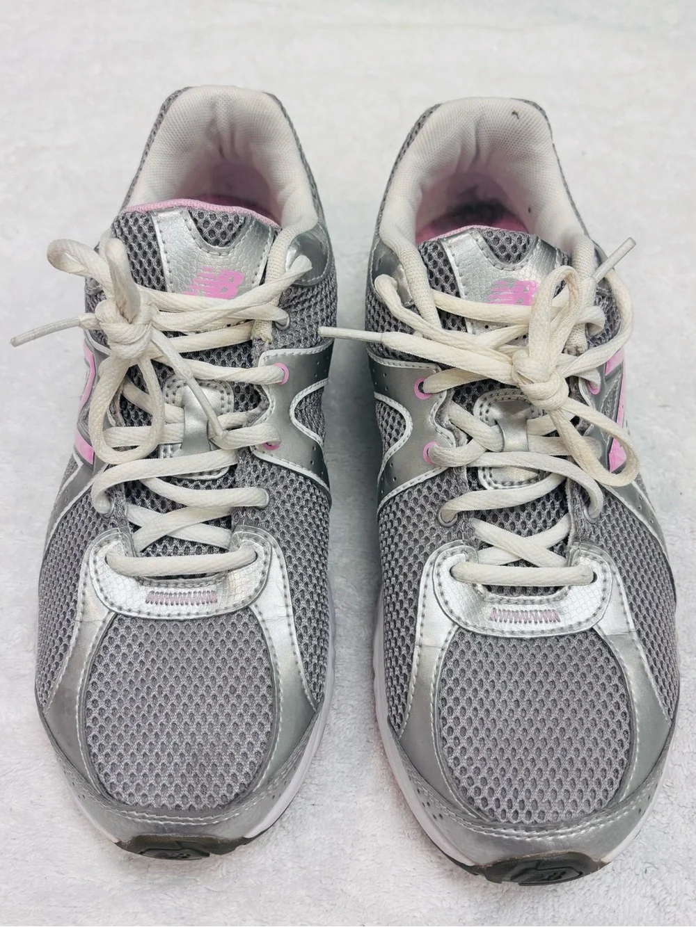 Almost Brand New Women’s New Balance Sneakers - Size 9.5 US / 41 EU - Box 17A